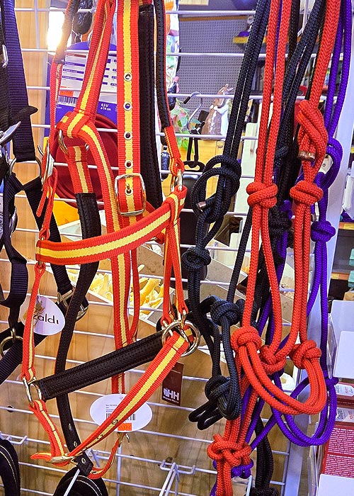 Cabezadas y accesorios de hípica en Dardipet cercedilla